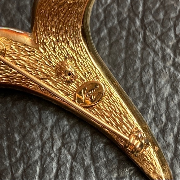 Women’s Gold Tone Brooch Brushed and Polished finish Signed Keyes Vintage - Picture 2 of 4